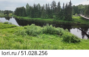 Beautiful quiet river in the countryside in summer. Стоковое видео, видеограф Виктор Тихонов / Фотобанк Лори