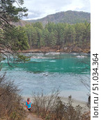 Бирюзовая Катунь, река поздней осенью, пейзаж, Республика Алтай. Turquoise Katun, river in late autumn, landscape, Altai Republic. Стоковое фото, фотограф Денис Баданин / Фотобанк Лори