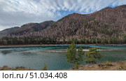 Бирюзовая Катунь, река поздней осенью, пейзаж, Республика Алтай. Turquoise Katun, river in late autumn, landscape, Altai Republic. Стоковое фото, фотограф Денис Баданин / Фотобанк Лори