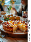 Delicious Dessert With Pie and Refreshments on Wooden Table During a Casual Gathering. Стоковое AI-изображение, AI-художник Юлия Гапеенко / Фотобанк Лори
