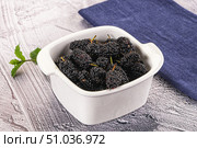 Juicy sweet mulberry in the bowl. Стоковое фото, фотограф Андрей Старостин / Фотобанк Лори