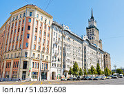 Улица Садовая-Спасская. Лето. Солнечный день. Москва. Редакционное фото, фотограф E. O. / Фотобанк Лори