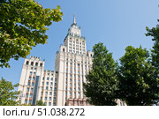 Сталинская высотка у Красных Ворот. Летний день. Москва. Редакционное фото, фотограф E. O. / Фотобанк Лори