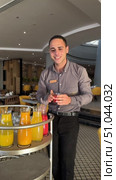 Waiter serving beverages at an upscale restaurant Pouring fresh orange juice!Waiter serving hotel guests during breakfast Portrait of cheerful waiter holding a tray with orange juices looking at camera smiling. Редакционное видео, видеограф Zita Khasanova / Фотобанк Лори