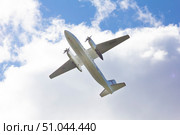 Самолет Антонов Ан-24РВ RA-46689 заходит на посадку в аэропорту Ханты-Мансийска. Редакционное фото, фотограф Илья Юрукин / Фотобанк Лори