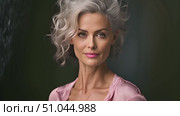A white-haired woman strikes a pose in a photo session, showcasing her style and grace. Стоковое AI-видео, аниматор Данила Большаков / Фотобанк Лори