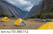 Yellow camping tents disappearing in the sacred valley. Стоковое AI-видео, аниматор Юрий Поздников / Фотобанк Лори