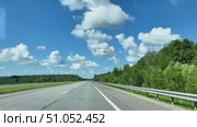 A long empty highway with blue sky and clouds. Стоковое видео, видеограф Ярославский Максим / Фотобанк Лори