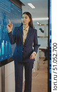 Professional Presentation: A Confident Businesswoman Engaging with Data Visualizations and Audience Insights in a Modern Office Environment. Стоковое AI-видео, аниматор Владимир Федоров / Фотобанк Лори