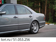 KRASNOYARSK, RUSSIA - July 31, 2025: Silver Mercedes Benz E class W210. Редакционное фото, фотограф Плотников Дмитрий / Фотобанк Лори