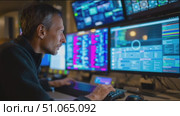 Man analyzes data on multiple screens in a modern office. Стоковое AI-видео, аниматор Сергей Толмачёв / Фотобанк Лори