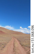 Driving along a country road in Altai desert and semi-desert environment. Стоковое видео, видеограф Сергей Пристяжнюк (Serg Zastavkin) / Фотобанк Лори