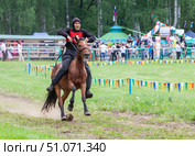 Лошадиные скачки на с=празднике Сабантуй в селе Туасенгирово республики Башкортостан (2019 год). Редакционное фото, фотограф Андреева Тамара Викторовна / Фотобанк Лори