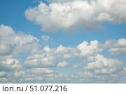 White clouds in the blue sky. Стоковое фото, фотограф Екатерина Красникова / Фотобанк Лори