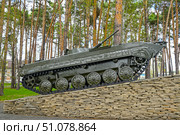 БМП на постаменте. Город Заводоуковск. Стоковое фото, фотограф Александр Тараканов / Фотобанк Лори