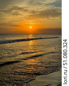Sunset Sea, sky clouds over sea water background in evening with orange, sun light, Horizon sea ocean sunrise sky landscape nature backgrounds and gold sun down in golden hour summer season, Dusk sky. Стоковое фото, фотограф Tosunyan Lusine / Фотобанк Лори