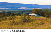 parking of autotourists at a gorgeous dawn in the Ural mountains on a summer day. Стоковое фото, фотограф Акиньшин Владимир / Фотобанк Лори