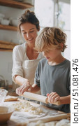 Parent and child baking together in a cozy kitchen, creating homemade treats in the afternoon. Стоковое AI-видео, аниматор Сергей Толмачёв / Фотобанк Лори