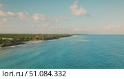 Expansive aerial view of Tulum town and Caribbean coastline in Yucatan Mexico. Стоковое видео, видеограф Ольга Сухарева / Фотобанк Лори