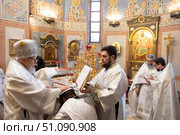 Священническая хиротония в Троицком соборе города Реутов. Редакционное фото, фотограф Дмитрий Неумоин / Фотобанк Лори