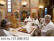 Священническая хиротония в Троицком соборе города Реутов. Редакционное фото, фотограф Дмитрий Неумоин / Фотобанк Лори