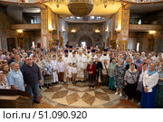 Большой приход Реутовского Троицкого собора на общей фотографии. Редакционное фото, фотограф Дмитрий Неумоин / Фотобанк Лори