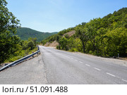 Автомобильная дорога из Феодосии в Судак. Крым. Стоковое фото, фотограф Татьяна Т / Фотобанк Лори