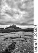 Black and white image of a causeway to St Michael's Mount island. Cornwall. England. Low angle shot from ground level. (2009 год). Стоковое фото, фотограф Сергей Пристяжнюк (Serg Zastavkin) / Фотобанк Лори