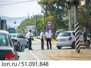 Traffic police stop traffic violators at an intersection (2019 год). Редакционное фото, фотограф Коханова Наталья / Фотобанк Лори