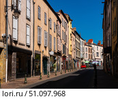 Street of French town and commune Riom during daytime. Стоковое фото, фотограф Яков Филимонов / Фотобанк Лори