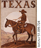 Cowboy wearing hat and boots riding horse in Texas desert. landscape background with sun rising over distant mountains and open plains. Стоковое AI-изображение, AI-художник Андрей Ка / Фотобанк Лори