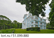 Voronzov Mansion (Novoznamenka Estate, St. Petersburg), blue-and-white Baroque palace by Trezzini and Rinaldi, summer view with green meadow. Стоковое фото, фотограф Елена  Попкова / Фотобанк Лори