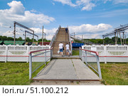 Город Заводоуковск. Виадук через железнодорожные пути (2018 год). Редакционное фото, фотограф Александр Тараканов / Фотобанк Лори