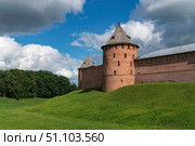 Mitropolichya Tower of the Novgorod Kremlin (Detinets) on a sunny summer day, Veliky Novgorod, Russia. Стоковое фото, фотограф Ula Ulachka / Фотобанк Лори