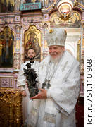 Подарок епископу Николаю от участников СВО. Редакционное фото, фотограф Дмитрий Неумоин / Фотобанк Лори