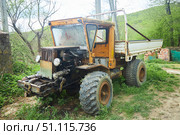 An old rusty homemade tractor. Industrial or agrotechnical equipment. Стоковое фото, фотограф Наталия Кирсанова / Фотобанк Лори
