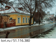 Зима, Астрахань, серый зимний день, слякоть, Набережная реки Кутум, дом Догадина ( памятник архитектуры ) (2021 год). Стоковое фото, фотограф Павел Просянов / Фотобанк Лори