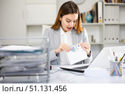 Woman office worker with wage packet. Стоковое фото, фотограф Яков Филимонов / Фотобанк Лори