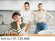 Two sisters during family quarrel accuse woman. Стоковое фото, фотограф Яков Филимонов / Фотобанк Лори
