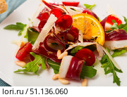 Tasty Magret de canard seche salad. Стоковое фото, фотограф Яков Филимонов / Фотобанк Лори