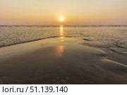 Sunset on Mandrem beach in Goa, India. (2018 год). Стоковое фото, фотограф Емельянов Евгений Викторович / Фотобанк Лори
