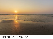 Sunset on Mandrem beach in Goa, India. (2018 год). Стоковое фото, фотограф Емельянов Евгений Викторович / Фотобанк Лори