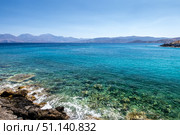 Agios Nikolaos coastline on a sunny day with clear sea and cliffs. (2019 год). Стоковое фото, фотограф Емельянов Евгений Викторович / Фотобанк Лори