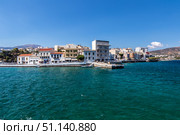 Agios Nikolaos coastline on a sunny day with clear sea and cliffs. (2019 год). Редакционное фото, фотограф Емельянов Евгений Викторович / Фотобанк Лори