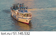 Moscow, Russia - August 15, 2025: A white boat with blue trim and passengers on deck, sailing on calm water. Редакционное видео, видеограф Олег Альбертович Потаскуев / Фотобанк Лори