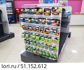 A shelf rack with batteries and accumulators in an electronics store. The stand presents popular brands - Duracell, Energizer, GP, as well as other manufacturers. The packages are neatly hung by category: AA, AAA, C, D and 9V batteries, as well as rechargeable options and chargers. The display case is located in a spacious and brightly lit sales area, surrounded by other shelves with accessories and goods for technology. In the foreground, branded packages in different colors are clearly visible - black and gold Duracell, green GP, ​​orange-gray Energizer. The atmosphere of the image conveys the setting of a modern digital technology and consumer electronics store. (2019 год). Редакционное фото, фотограф Анна Кривицкая / Фотобанк Лори