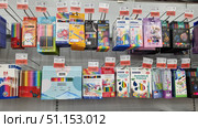 Shelves in the store with a large selection of colored and watercolor pencils from different manufacturers. The display case features brands such as Primaria, Krek & Dilli, Gamma, BIC Kids, Brauberg, Erich Krause and others. The packaging is varied - with animals, landscapes, abstractions and bright graphic elements. The sets have a different number of colors: from 12 to 24, there are watercolor pencils with a brush, classic colored ones, as well as sets with neon and pastel shades. Above each product there are price tags with promotional discounts. The image is clear, demonstrating a wide range of stationery for school, creativity and art classes. Suitable for use in online stores, educational projects and advertising materials about products for children and artists. Редакционное фото, фотограф Анна Кривицкая / Фотобанк Лори