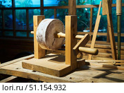 The principle of operation of simple mechanisms. Whetstone. Стоковое фото, фотограф Наталия Кирсанова / Фотобанк Лори