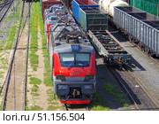 Электровоз ЭП20-014 стоит на путях товарного парка станции Петрозаводск, Карелия, Россия (2021 год). Редакционное фото, фотограф Алексей Иванов / Фотобанк Лори