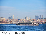 ISTANBUL, TURKEY - NOVEMBER 23, 2021: The Bosphorus Strait. A pleasure boat with tourists and a lot of seagulls. Редакционное фото, фотограф Наталия Кирсанова / Фотобанк Лори